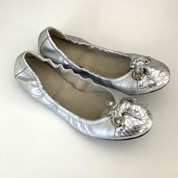 Stuart Weitzman Bolshoi Silver Nappa Ballet Flat Metallic Snake Cap Toe Bow 8 M - Picture 2 of 7